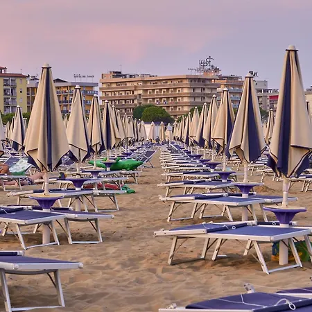 Flat 100m From The With Sunny Terrace