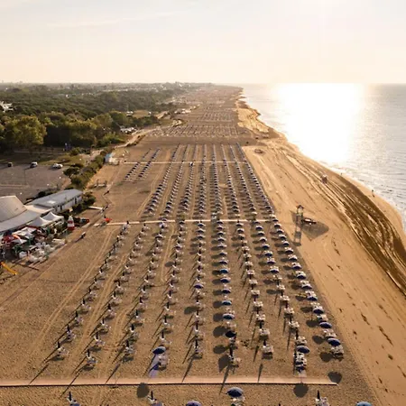 Flat 100m From The With Sunny Terrace Appartement Bibione