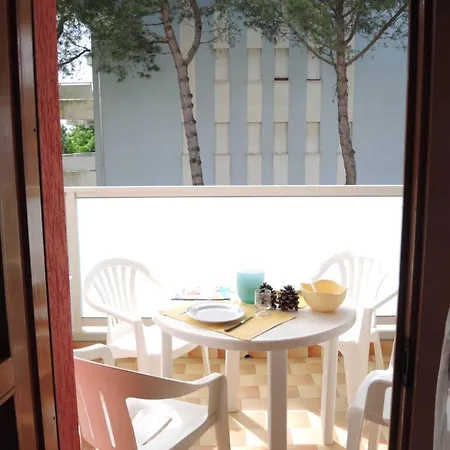 Flat 100 M From The With Sunny Balcony Appartamento Bibione